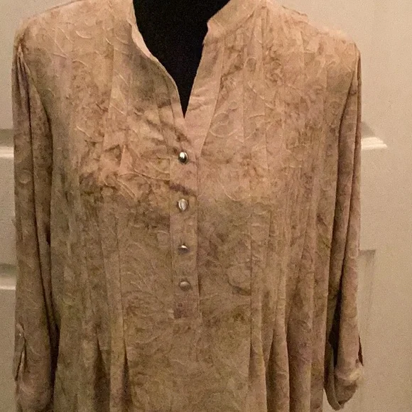 🌻NWT Gorgeous New Directions NWT Closet Must Have 2X Top So Much Fun to Wear 🌻 - Picture 4 of 8